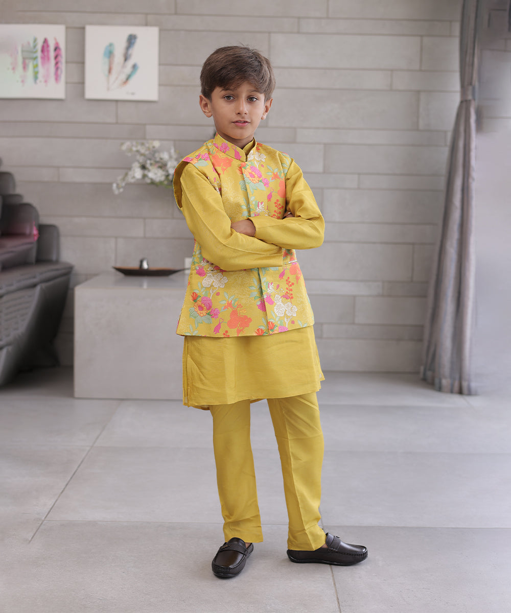 Kurta Pyjama Set with Self-Printed Waist Coat